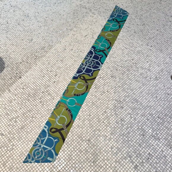 Hermès Blue Green Eperon D'Or Maxi Twilly Silk Scarf - Picture 4 of 10